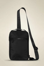 Charger l&#39;image dans la galerie, KOI® MATTE SLING BAG. 4 L.

