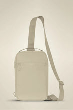 Charger l&#39;image dans la galerie, KOI® MATTE SLING BAG. 4 L.
