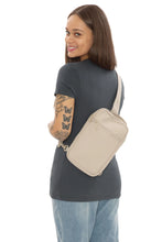 Charger l&#39;image dans la galerie, KOI® MATTE SLING BAG. 4 L.

